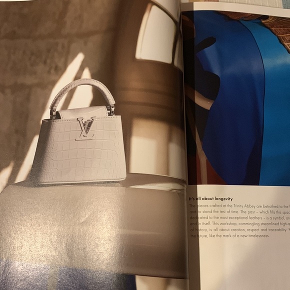 π₯SALEπ₯ Louis Vuitton Book/Magazine π₯SALEπ₯ - Picture 7 of 8